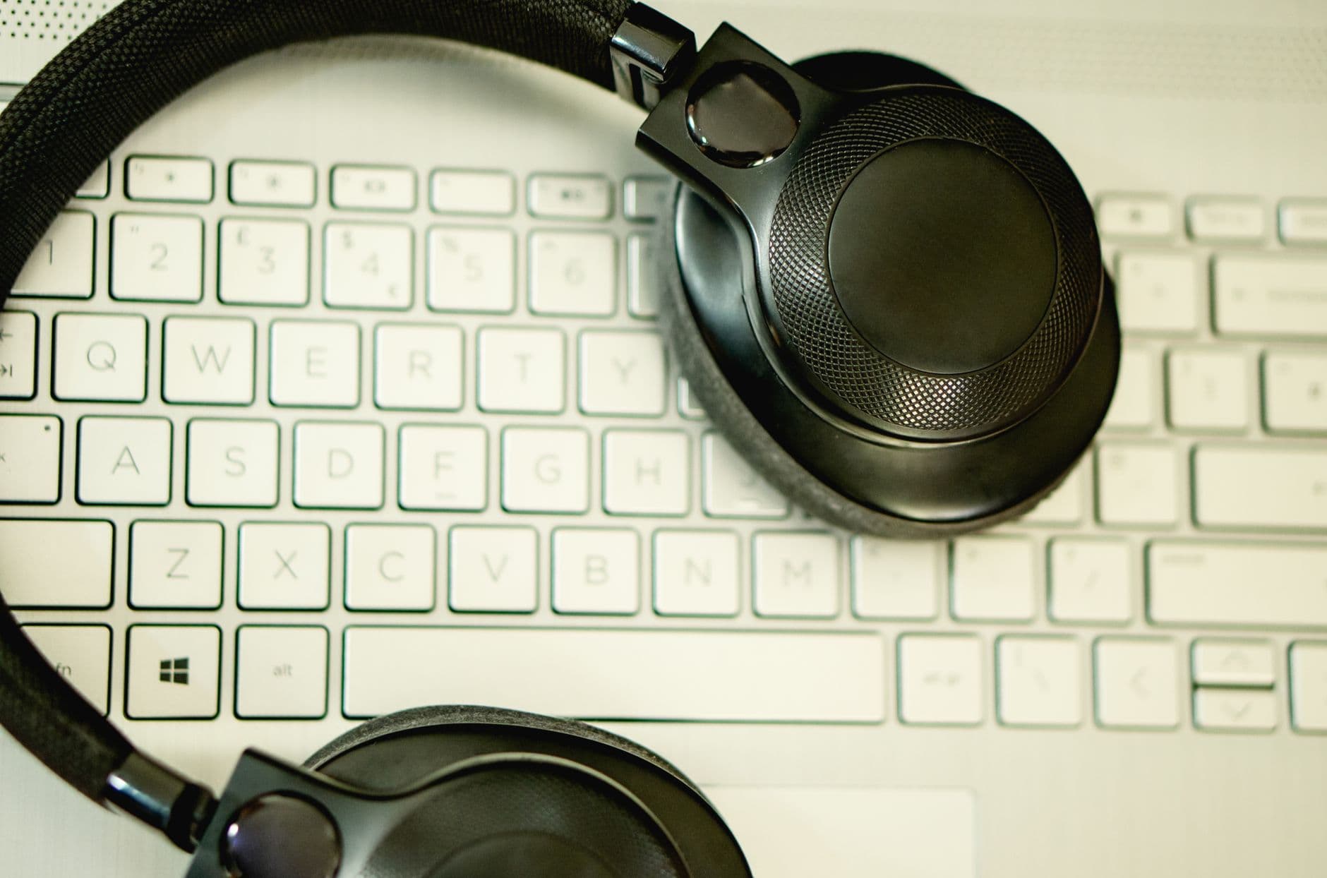 Adobe Firefly、AI音声生成ツール3種を一般公開